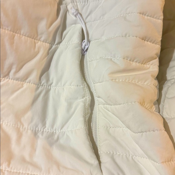 North Face White Puffer Jacket - Picture 11 of 12